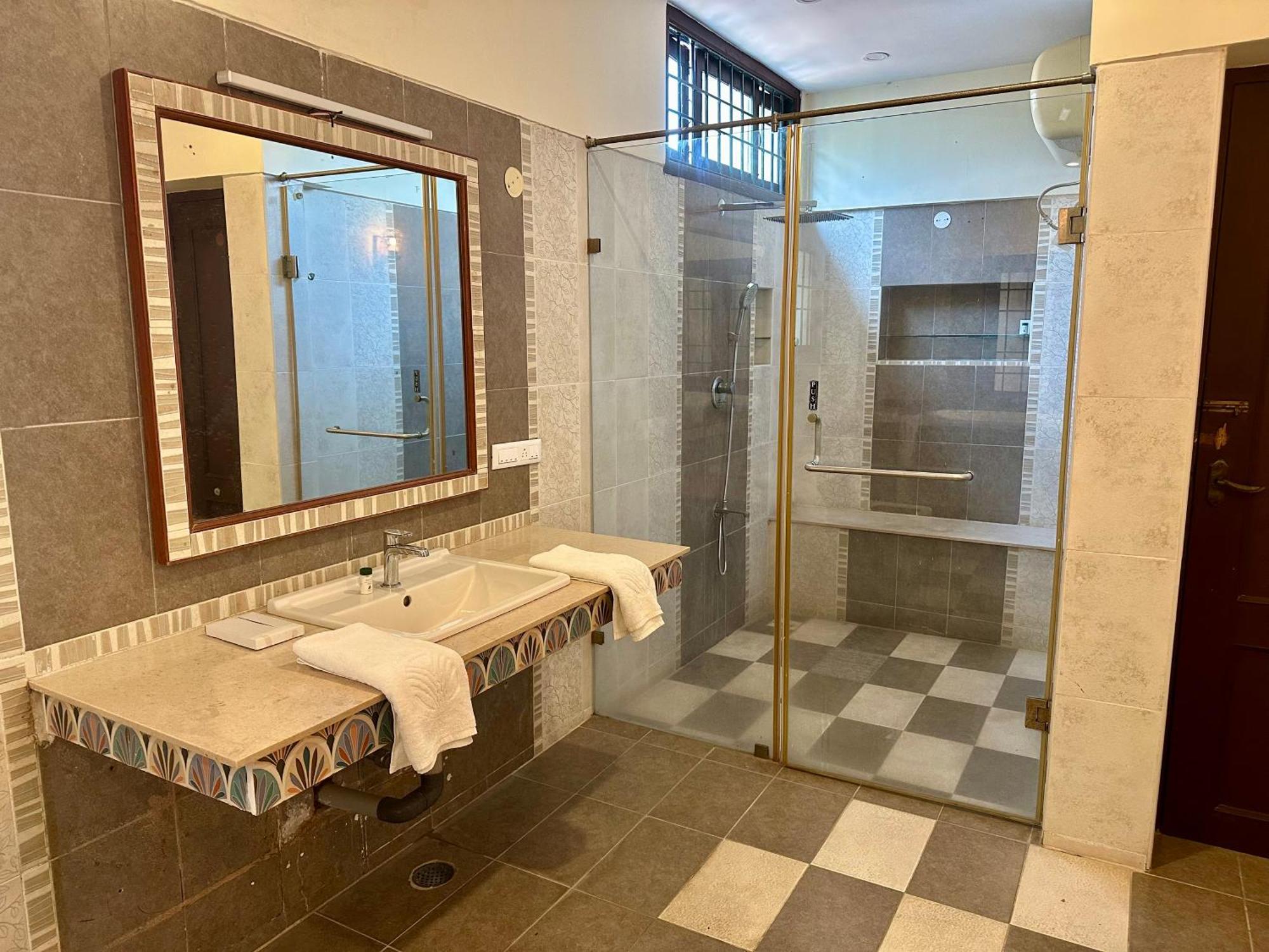 Costa Verde Luxury Seafront Villa Madras Buitenkant foto